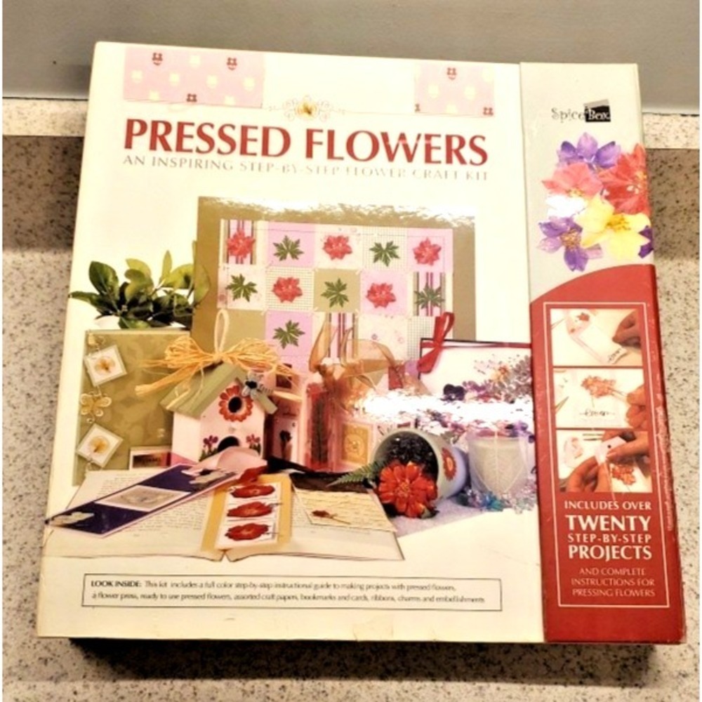 PRESSED FLOWERS 20 Step-by-Step Projects Craft Kit w/Press Cards Book + Flowers